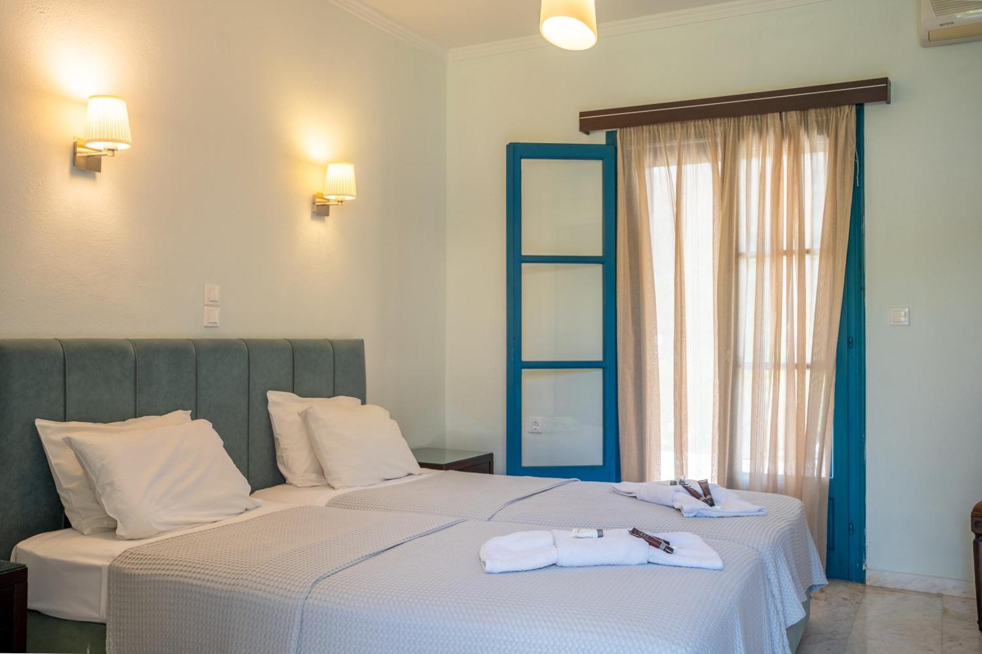 Karavostasi Beach Hotel เปร์ดีกา ภายนอก รูปภาพ