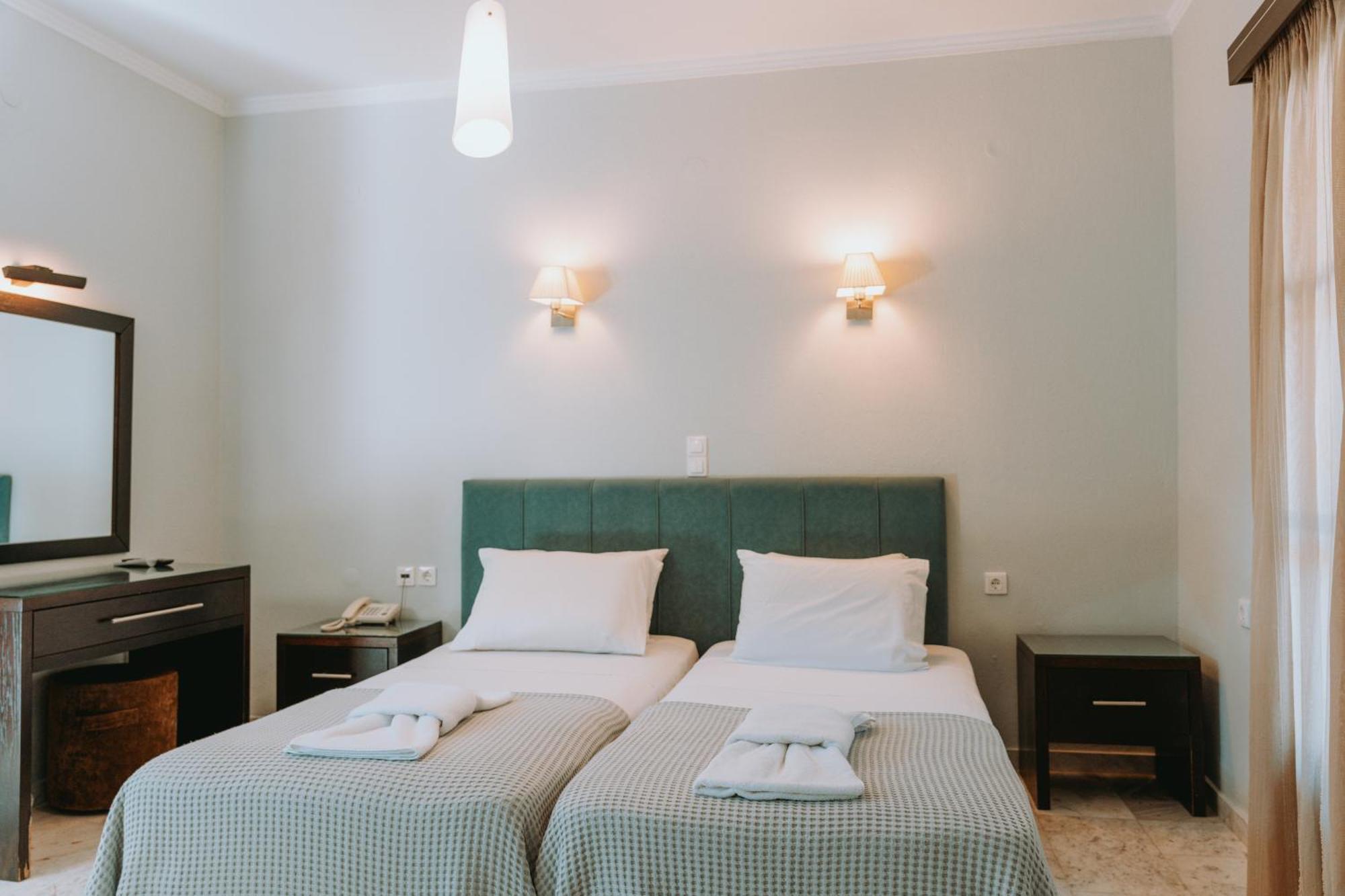 Karavostasi Beach Hotel เปร์ดีกา ภายนอก รูปภาพ
