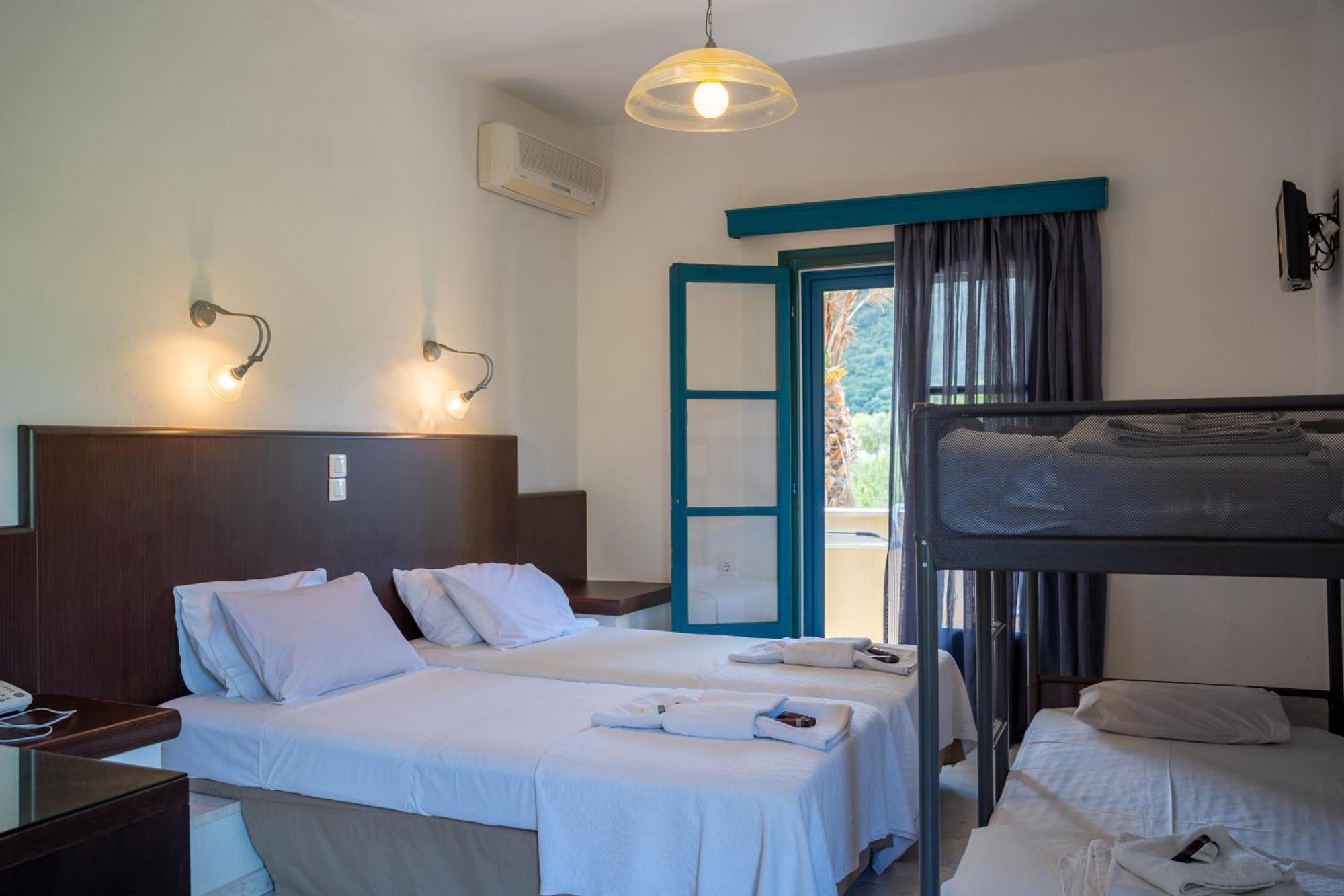 Karavostasi Beach Hotel เปร์ดีกา ภายนอก รูปภาพ
