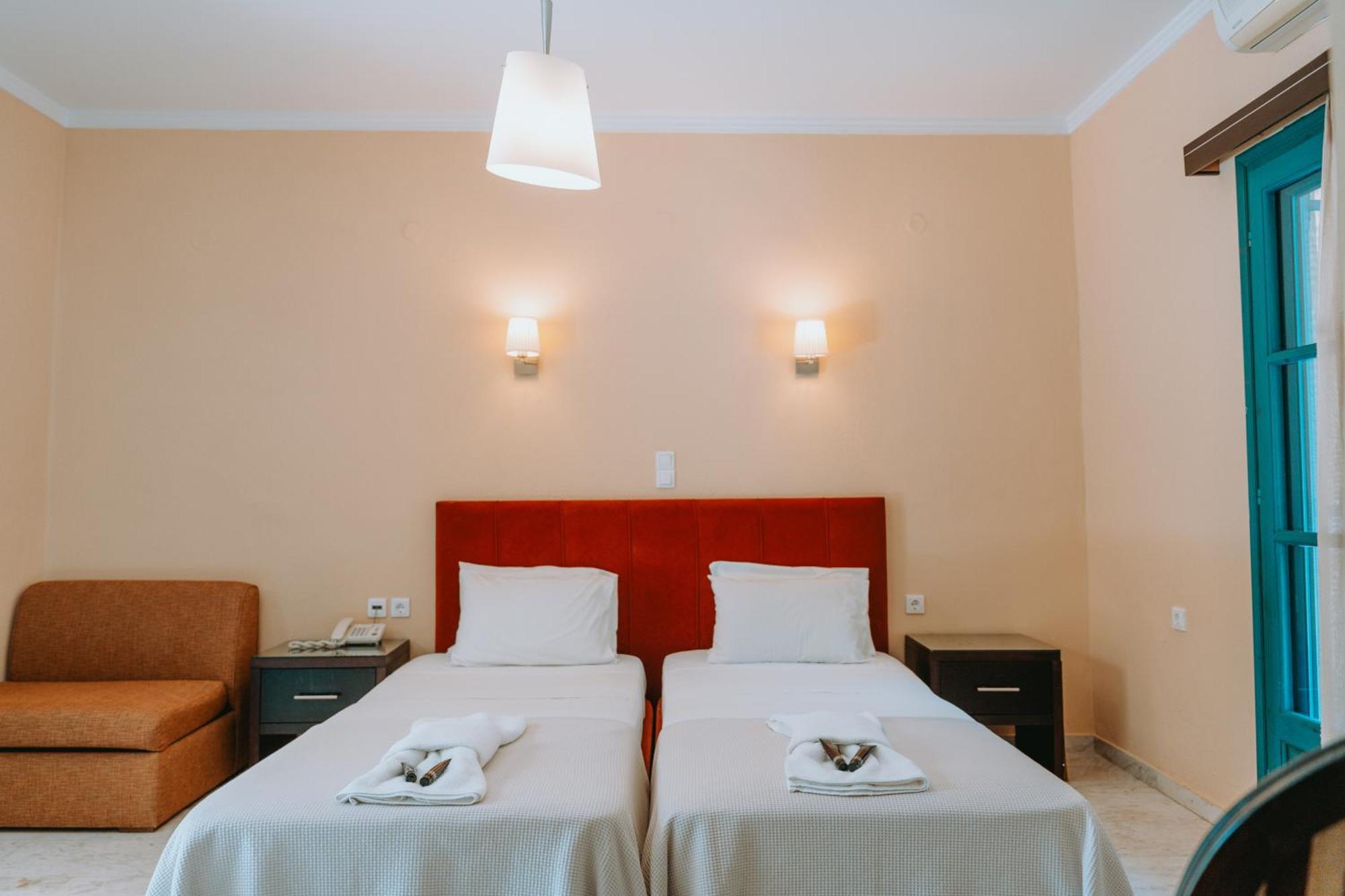 Karavostasi Beach Hotel เปร์ดีกา ภายนอก รูปภาพ