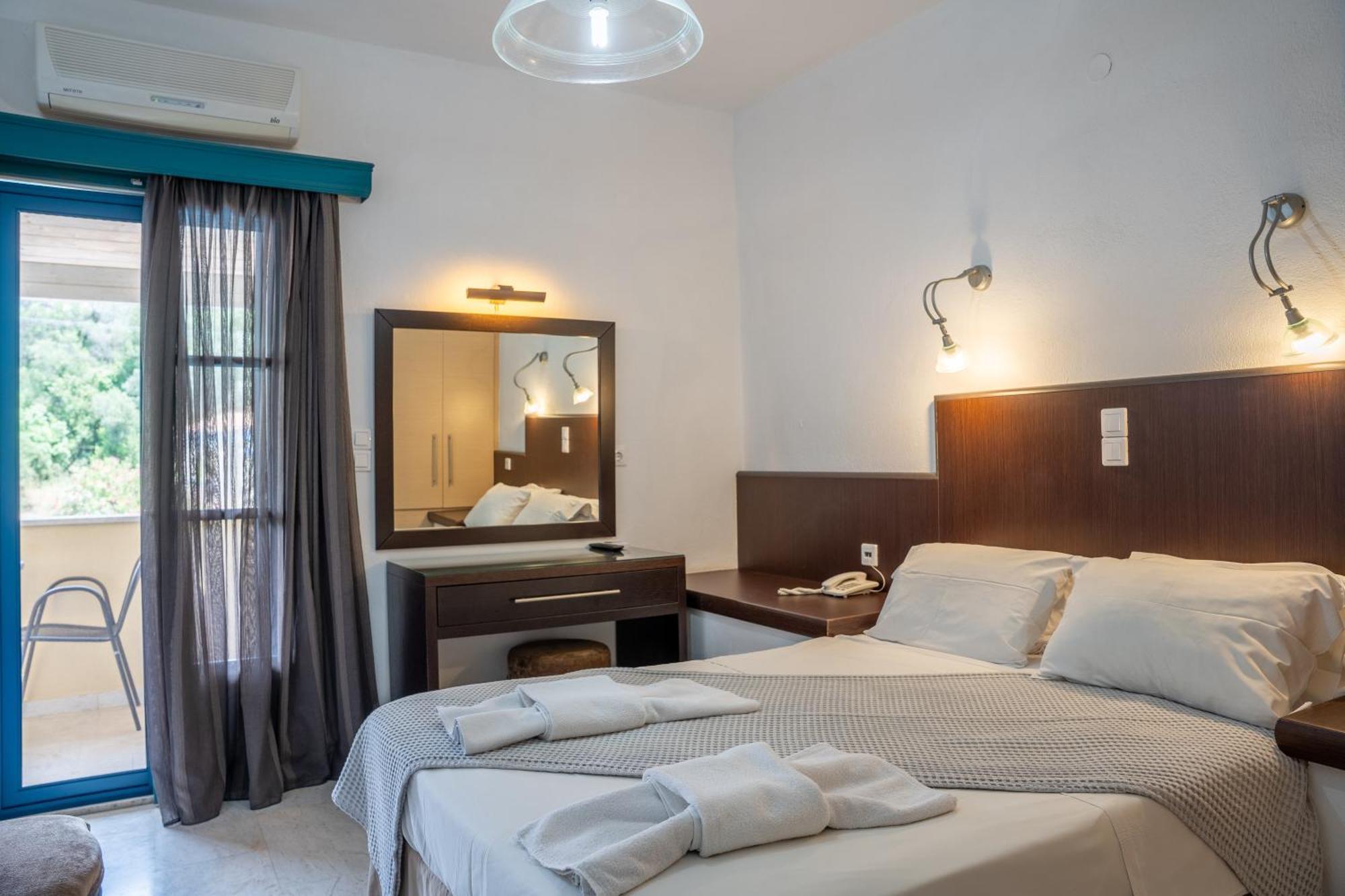 Karavostasi Beach Hotel เปร์ดีกา ภายนอก รูปภาพ