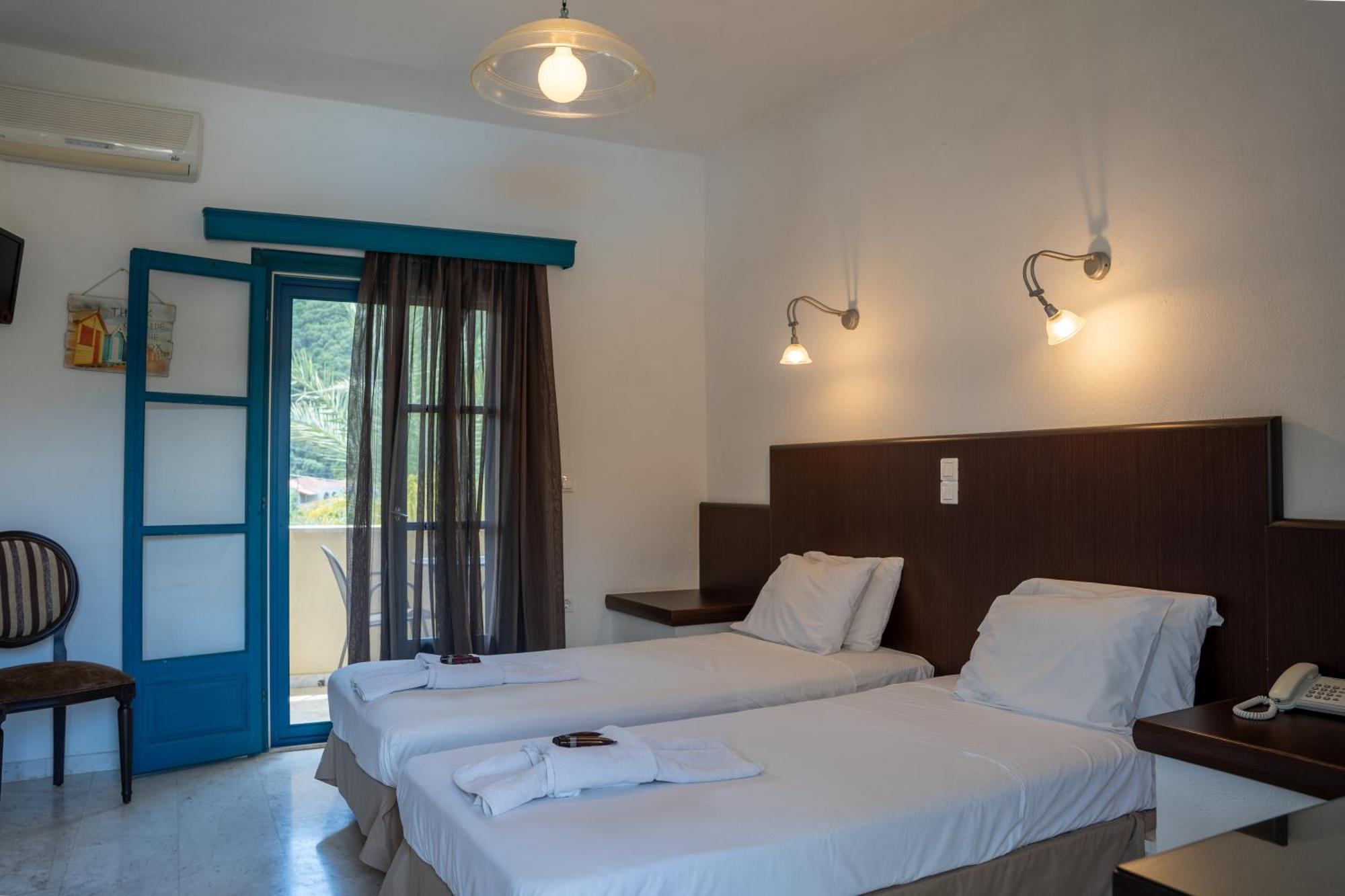 Karavostasi Beach Hotel เปร์ดีกา ภายนอก รูปภาพ