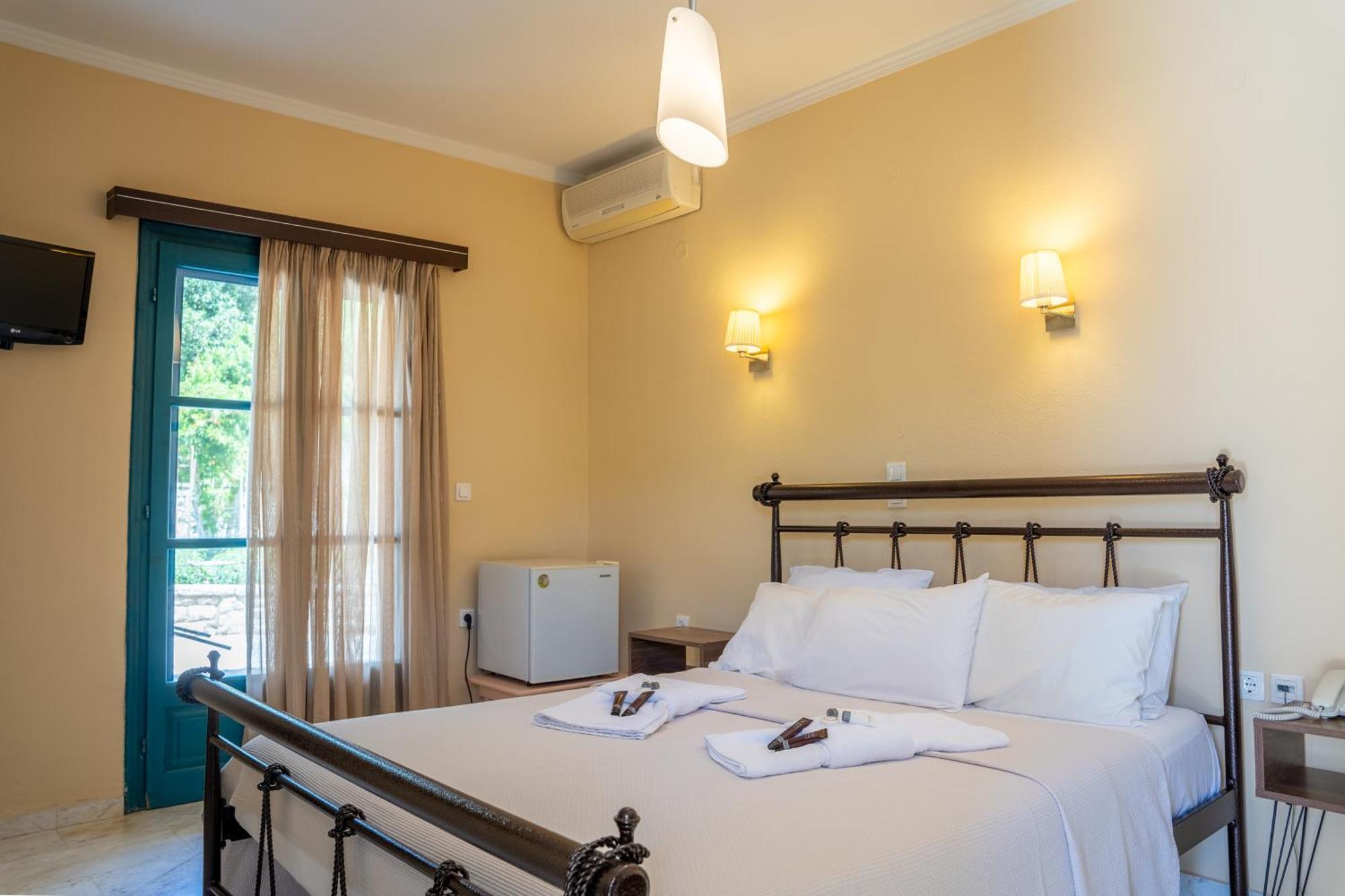 Karavostasi Beach Hotel เปร์ดีกา ภายนอก รูปภาพ