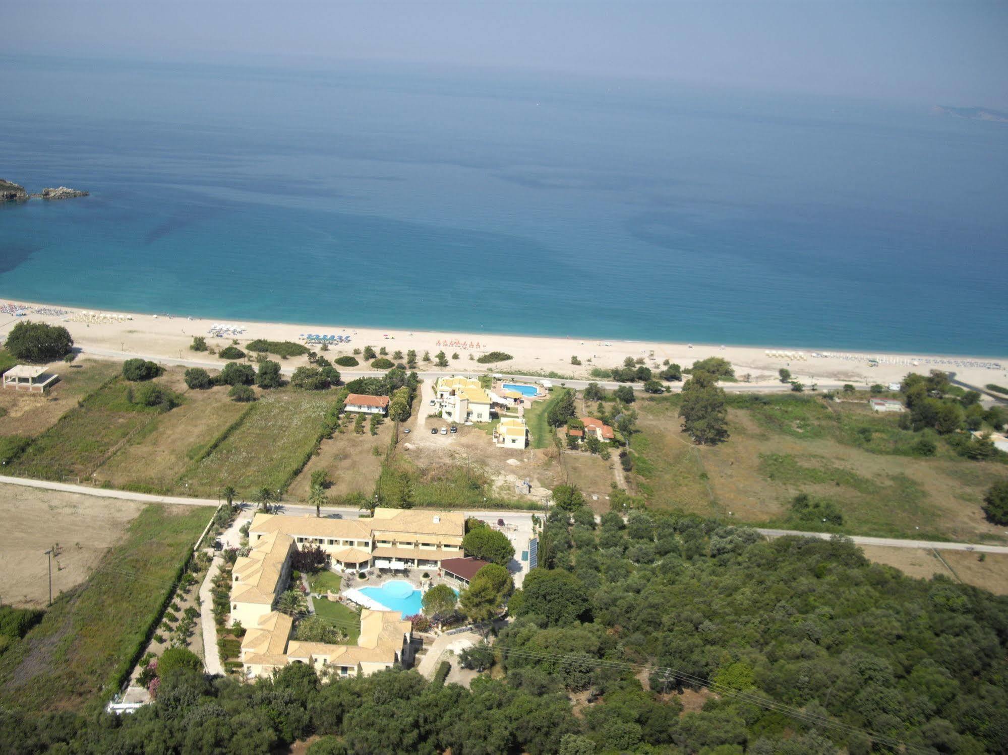 Karavostasi Beach Hotel เปร์ดีกา ภายนอก รูปภาพ